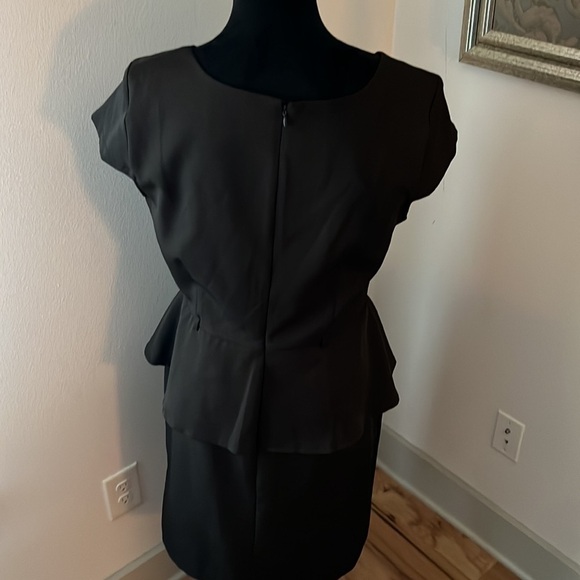 Olivia‎ Matthews Sz 12 brown cap sleeve ruffle  waist  silhouette dress - Picture 5 of 8